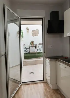 Una cocina o zona de cocina en Casa de dos plantas ,Las niñas