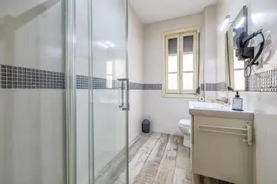 Un baño de Cordoba Essence, Parking incluido junto al centro y casco histórico