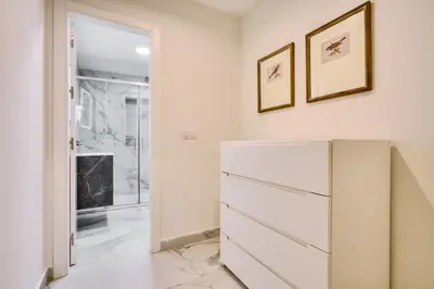 Un baño de Arroyo 12, by Homing U