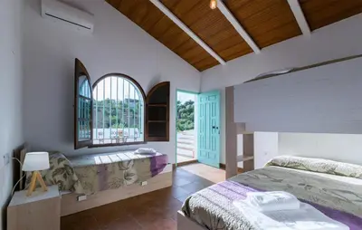 Cama o camas de una habitación en Stunning Home In La Puebla De Los Infan