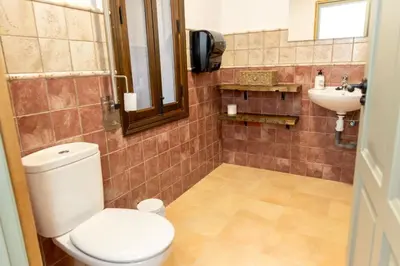 Un baño de Cerro Caña: Naturaleza Confort y Exclusividad