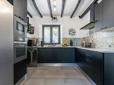 Una cocina o zona de cocina en Yoga and Relaxation Retreat in the Heart of Nature