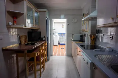 Una cocina o zona de cocina en Piso de 3 habitaciones a las afueras de Sevilla