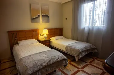 Cama o camas de una habitación en Piso de 3 habitaciones a las afueras de Sevilla