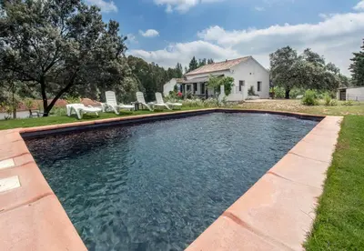Piscina en o cerca de La Umbría de la Ribera
