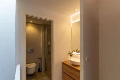Un baño de La Torre del Portillo