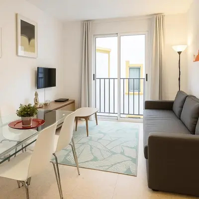 Una televisión o centro de entretenimiento en RentalSevilla Hiniesta