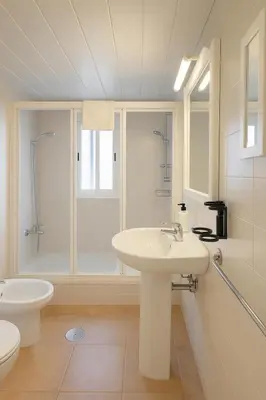 Un baño de RentalSevilla Hiniesta