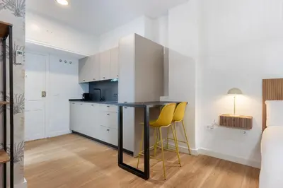 Una cocina o zona de cocina en Brand New Design Studio - Alameda Square