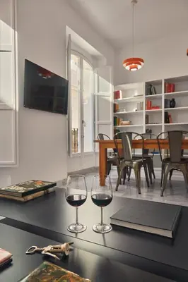 Una televisión o centro de entretenimiento en Alameda. Jesus del Gran Poder