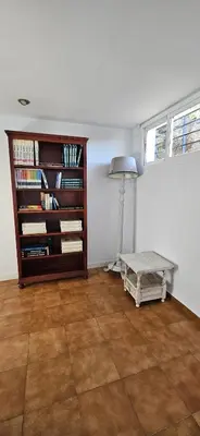 Biblioteca en el chalet de montaña