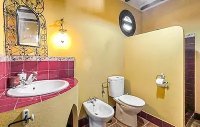 Un baño de Beautiful Home In Almedinilla