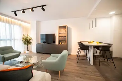 Una televisión o centro de entretenimiento en Mirasierra Luxury Home