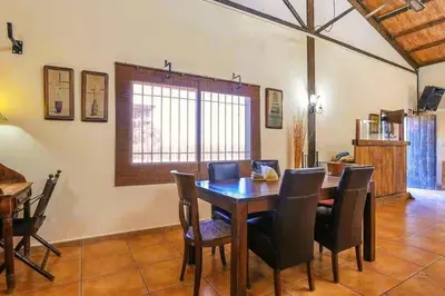 Una televisión o centro de entretenimiento en La Naranja Dulce CASA RURAL