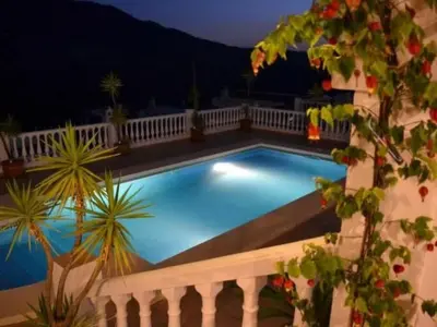 Piscina en o cerca de Holiday Home Villa mit Blick auf das Wasser by Interhome