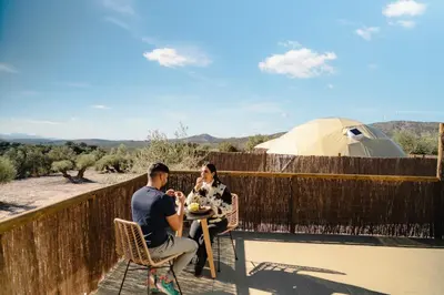 Clientes alojados en Glamping boutique bajo las estrellas