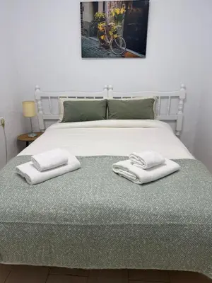 Cama o camas de una habitación en El HUERTO DE HELVIAS