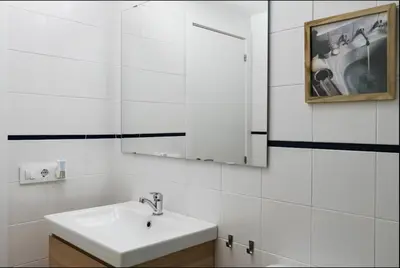 Un baño de Conde Suite Courtyard by Valcambre