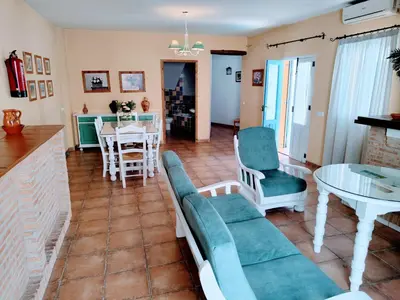 Zona de estar de El Oasis de Castil 2