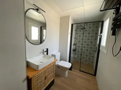 Un baño de Entre Murallas