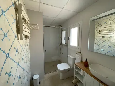 Un baño de Entre Murallas