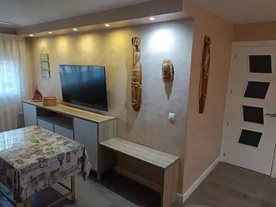 Una televisión o centro de entretenimiento en 3 Medina Azahara