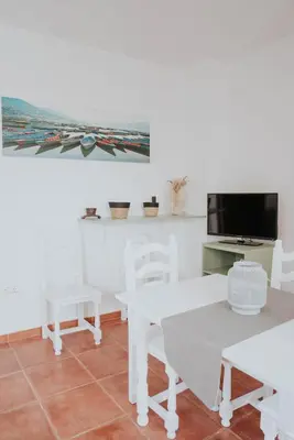 Una televisión o centro de entretenimiento en Apartamento La Paloma- Vuela al Caminito del Rey