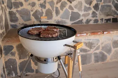 Barbacoa disponible para clientes en la casa o chalet