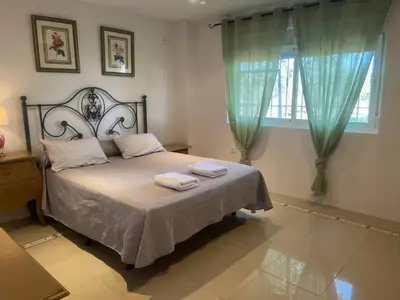 Cama o camas de una habitación en Casa para Grupos en Lucena Piscina Privada y Barbacoa 14 personas
