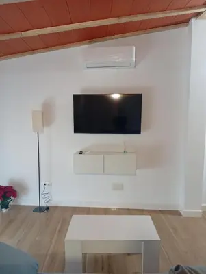 Una televisión o centro de entretenimiento en Apartamento Camino del rey