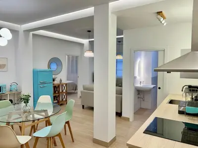 Una cocina o zona de cocina en Acogedor apt 6pax 3Bdr 2Bth - CozyHomeSevilla10