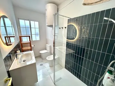 Un baño de Amazing new apartment - La Judería