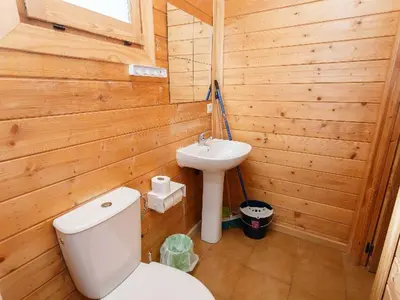 Un baño de Cabane avec Terrasse pour 6 Personnes - API-1-52-1902