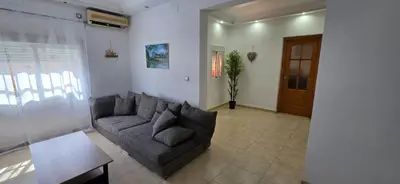 Zona de estar de Triana house a 10 min Sevilla y cerca aeropuerto, 5 camas, sofá cama y 2 baños