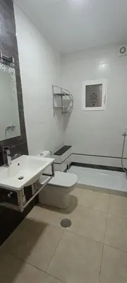 Un baño de Triana house a 10 min Sevilla y cerca aeropuerto, 5 camas, sofá cama y 2 baños