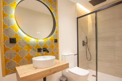Un baño de RentalSevilla Doña María Coronel