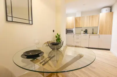 Una cocina o zona de cocina en RentalSevilla Doña María Coronel