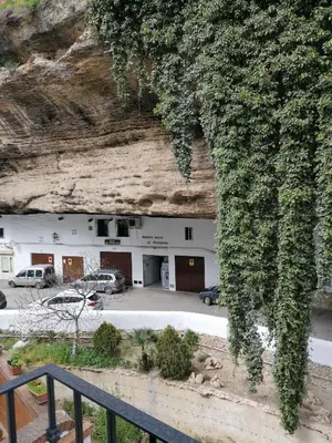 Edificio en el que se encuentra el hostal o pensión