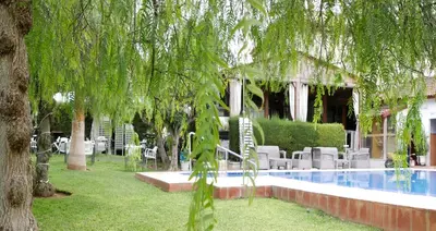 Piscina en o cerca de Hostal Al-Andalus