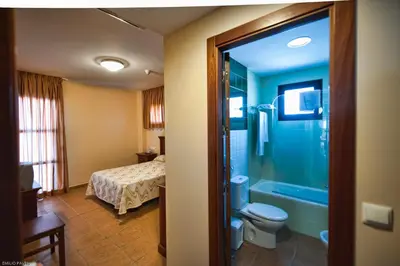 Un baño de Hotel Restaurante Campiña Del Rey