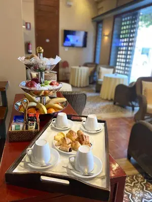 Comida en o cerca de este hotel