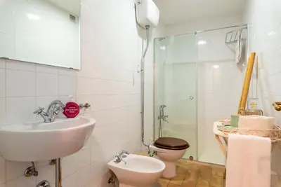 Un baño de Andalusian Courtyard