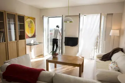 Una televisión o centro de entretenimiento en Tu Casa En El Rio