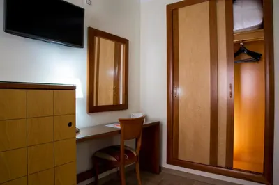 Una televisión o centro de entretenimiento en Hotel Córdoba Centro