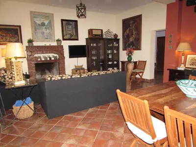 Una televisión o centro de entretenimiento en Casa Rural Orégano