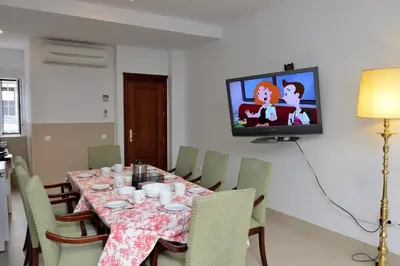 Una televisión o centro de entretenimiento en New Andalusian House 31 Free Private Parking