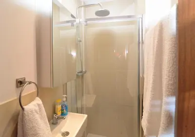 Un baño de New Andalusian House 33 Free Private Parking