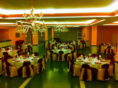 Un restaurante o sitio para comer en Escudo de Granada