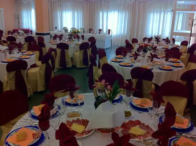 Un restaurante o sitio para comer en Escudo de Granada