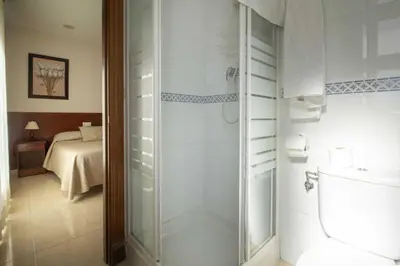 Un baño de Los Gallos